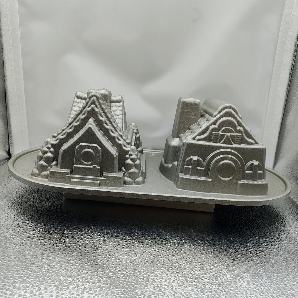 Nordic Ware Gingerbread House Duet Pan Cast Aluminum 5-Cup Holiday Bake